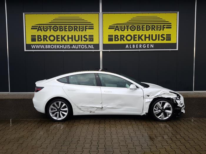 Tesla Model 3 Long Range AWD 75 kWh Sloopvoertuig (2019, Wit)