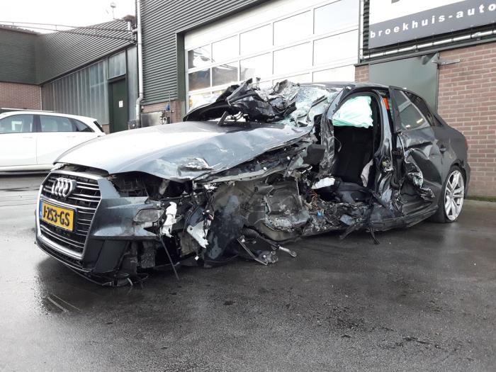 Audi A3 Limousine 1.5 35 TFSI 16V Sloopvoertuig (2020, Grijs)