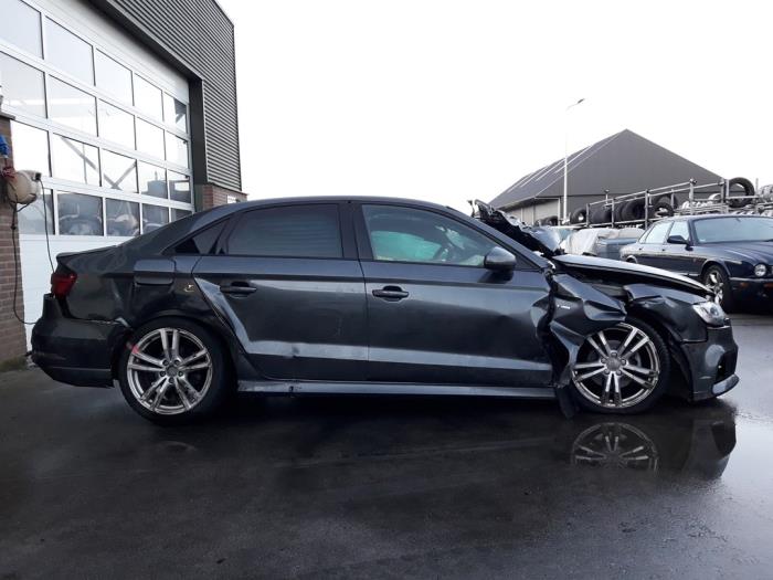Audi A3 Limousine 1.5 35 TFSI 16V Sloopvoertuig (2020, Grijs)