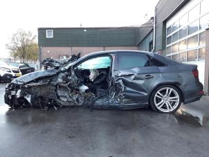Audi A3 Limousine 1.5 35 TFSI 16V Sloopvoertuig (2020, Grijs)
