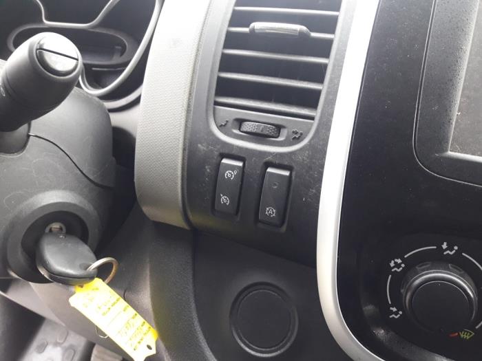 Renault Trafic 1.6 dCi 125 Twin Turbo Sloopvoertuig (2017, Zwart)