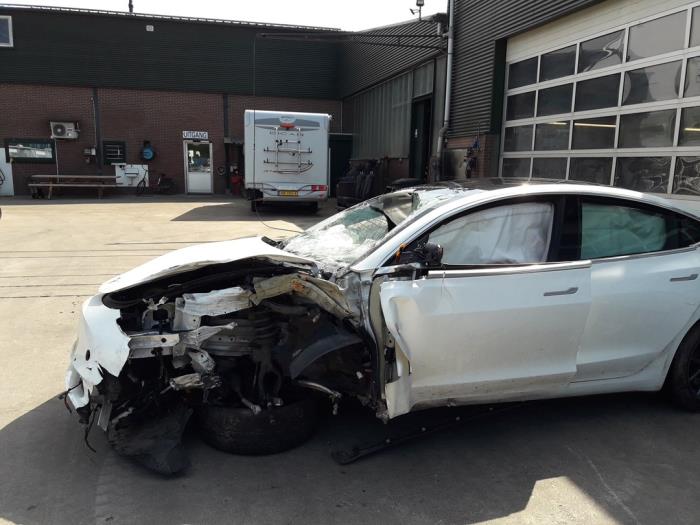 Tesla Model 3 Long Range AWD 75 kWh Sloopvoertuig (2019, Wit)