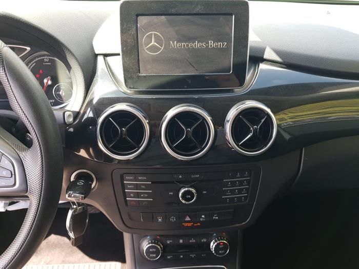 Mercedes B Electric Drive Sloopvoertuig (2016, Wit)