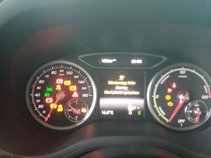 Mercedes B Electric Drive Sloopvoertuig (2016, Wit)