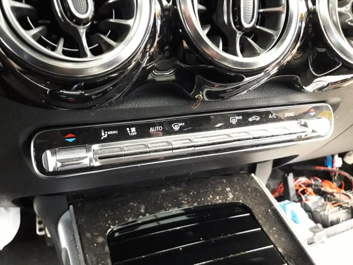 Mercedes GLB 1.3 GLB-200 Turbo 16V Sloopvoertuig (2023, Zwart)