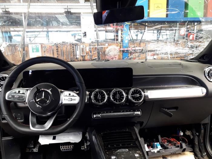 Mercedes GLB 1.3 GLB-200 Turbo 16V Sloopvoertuig (2023, Zwart)