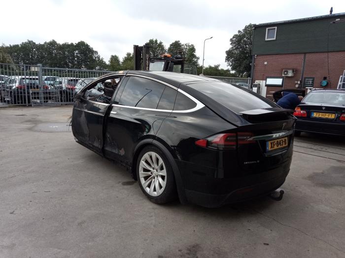 Tesla Model X 75D Sloopvoertuig (2018, Zwart)