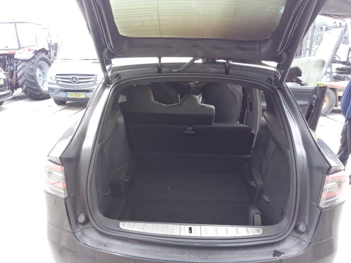 Tesla Model X 75D Sloopvoertuig (2018, Zwart)