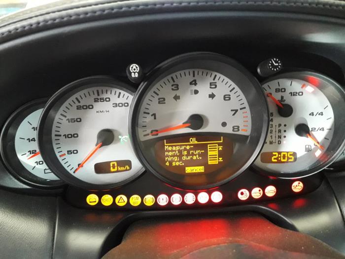 Porsche 911 3.6 Carrera 4 24V Sloopvoertuig (2003, Grijs)