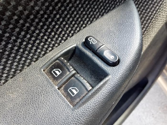 Skoda Fabia 1.2 HTP Sloopvoertuig (2005, Beige)