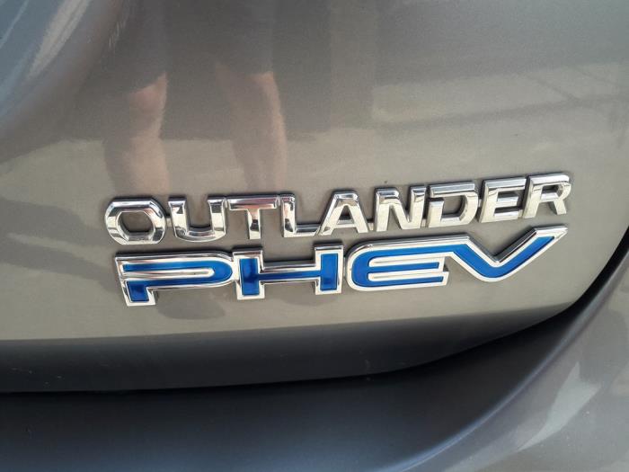 Mitsubishi Outlander 2.0 16V PHEV 4x4 Sloopvoertuig (2013, Grijs)