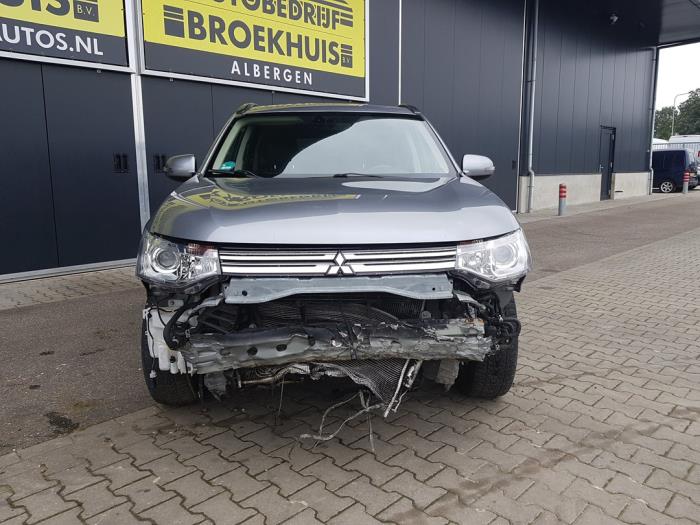Mitsubishi Outlander 2.0 16V PHEV 4x4 Sloopvoertuig (2013, Grijs)