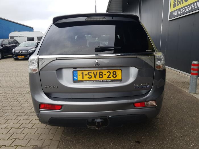 Mitsubishi Outlander 2.0 16V PHEV 4x4 Sloopvoertuig (2013, Grijs)