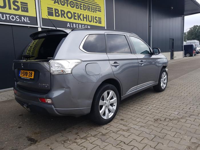 Mitsubishi Outlander 2.0 16V PHEV 4x4 Sloopvoertuig (2013, Grijs)