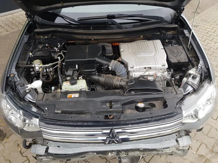 Mitsubishi Outlander 2.0 16V PHEV 4x4 Sloopvoertuig (2013, Grijs)