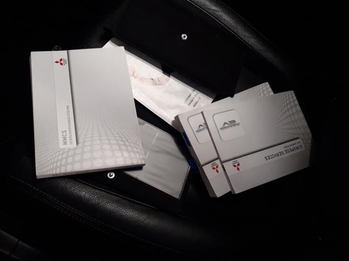 Mitsubishi Outlander 2.0 16V PHEV 4x4 Sloopvoertuig (2013, Grijs)