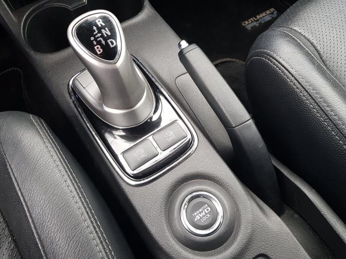 Mitsubishi Outlander 2.0 16V PHEV 4x4 Sloopvoertuig (2013, Grijs)