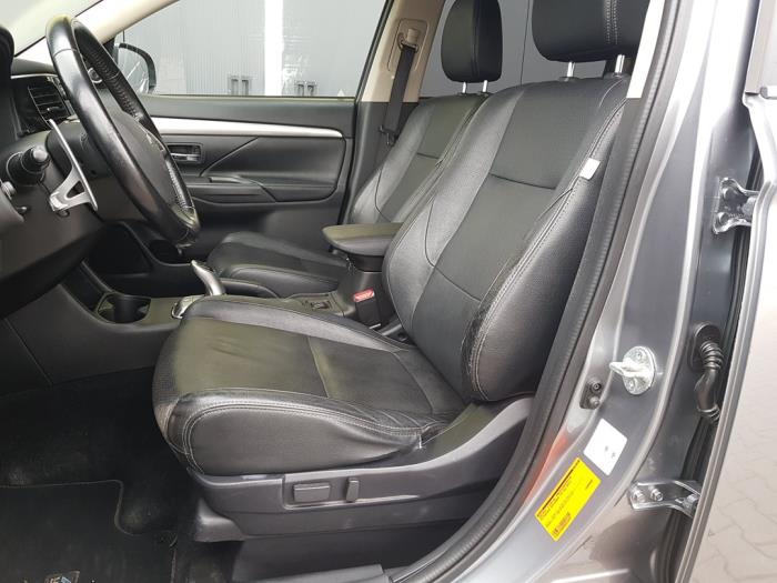 Mitsubishi Outlander 2.0 16V PHEV 4x4 Sloopvoertuig (2013, Grijs)