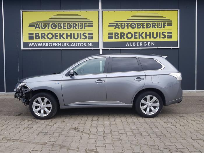 Mitsubishi Outlander 2.0 16V PHEV 4x4 Sloopvoertuig (2013, Grijs)