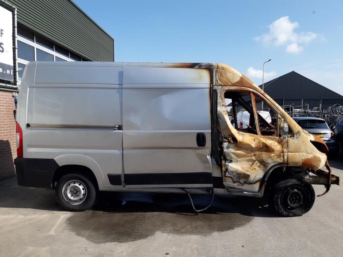 Peugeot Boxer 2.0 BlueHDi 130 Sloopvoertuig (2018, Graniet)