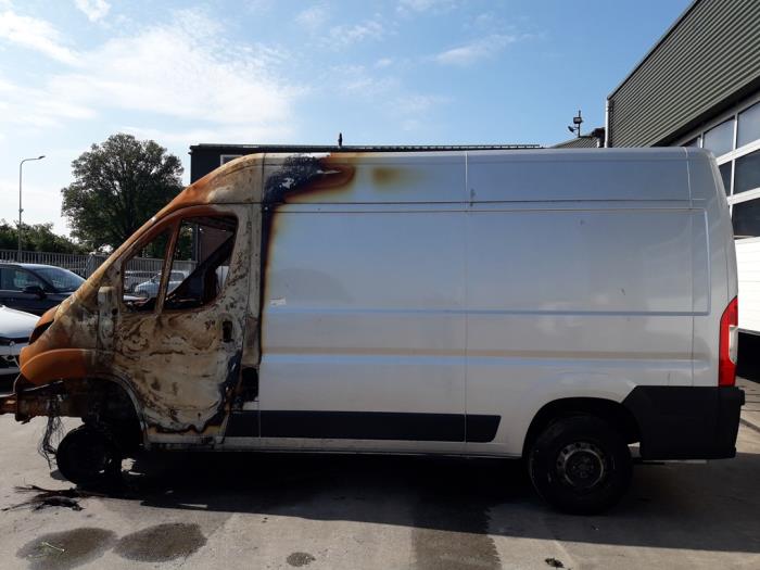 Peugeot Boxer 2.0 BlueHDi 130 Sloopvoertuig (2018, Graniet)
