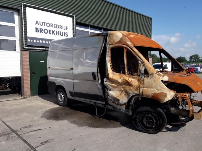 Peugeot Boxer 2.0 BlueHDi 130 Sloopvoertuig (2018, Graniet)