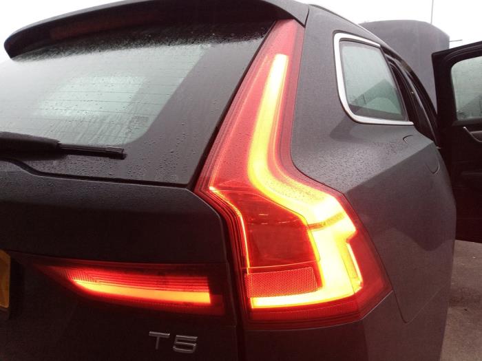 Volvo V90 II 2.0 T5 16V Sloopvoertuig (2017, Grijs)