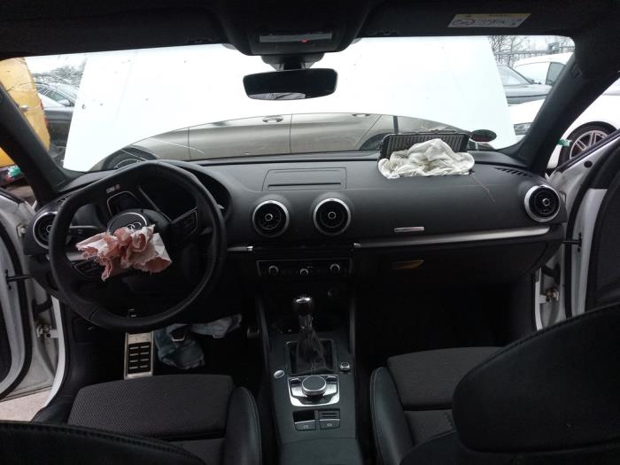 Audi A3 Limousine 1.5 TFSI 16V Sloopvoertuig (2019, Wit)