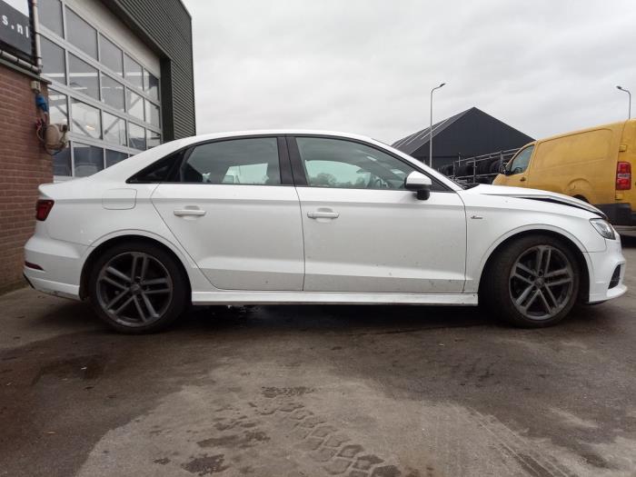Audi A3 Limousine 1.5 TFSI 16V Sloopvoertuig (2019, Wit)