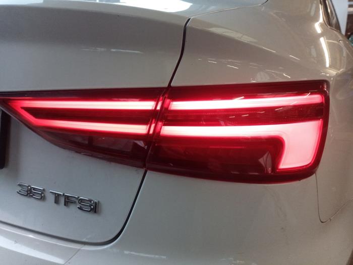 Audi A3 Limousine 1.5 TFSI 16V Sloopvoertuig (2019, Wit)