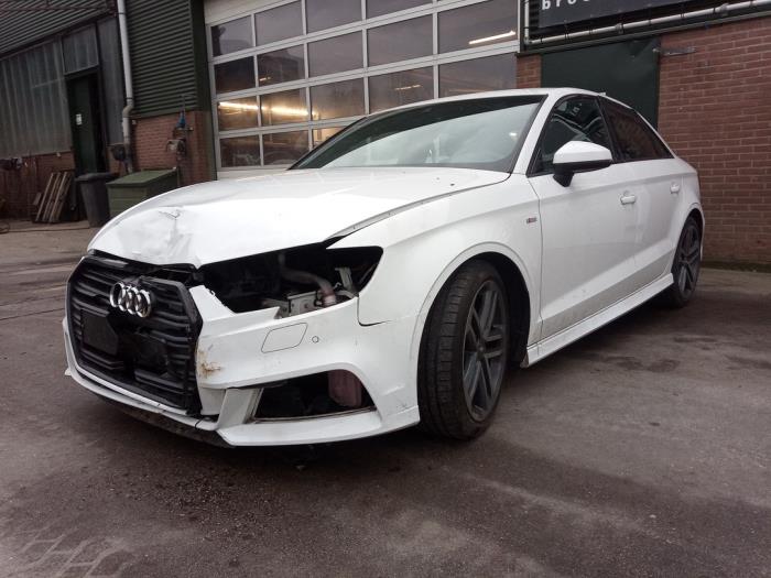 Audi A3 Limousine 1.5 TFSI 16V Sloopvoertuig (2019, Wit)