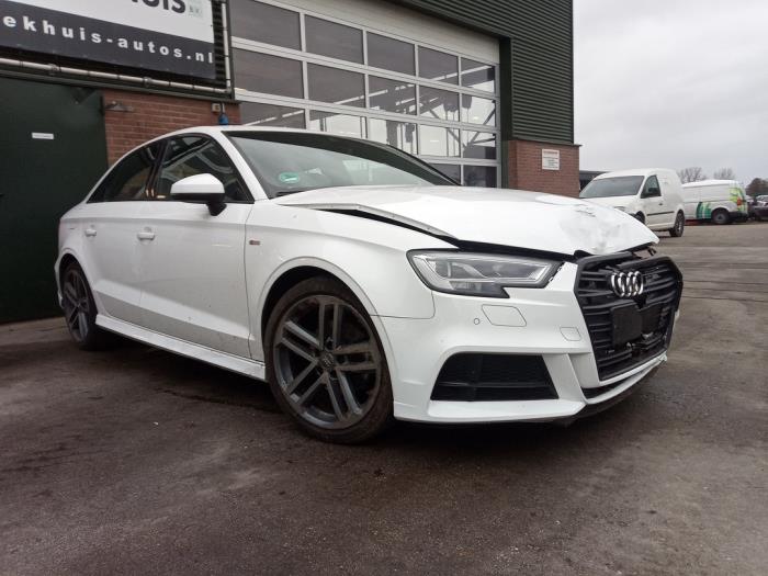 Audi A3 Limousine 1.5 TFSI 16V Sloopvoertuig (2019, Wit)