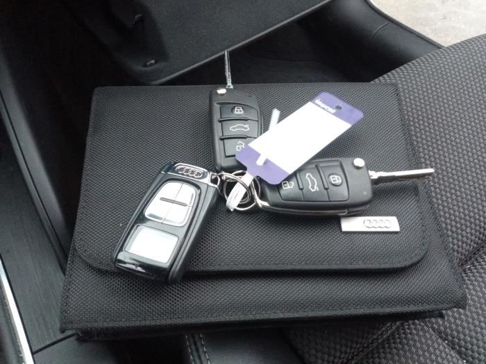 Audi A3 Limousine 1.5 TFSI 16V Sloopvoertuig (2019, Wit)