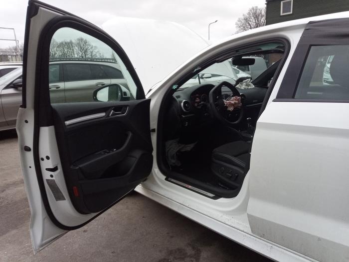 Audi A3 Limousine 1.5 TFSI 16V Sloopvoertuig (2019, Wit)