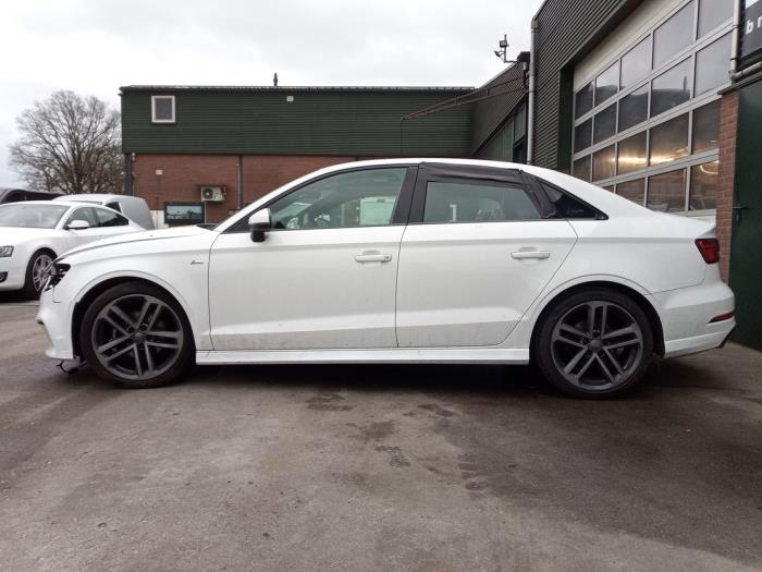 Audi A3 Limousine 1.5 TFSI 16V Sloopvoertuig (2019, Wit)