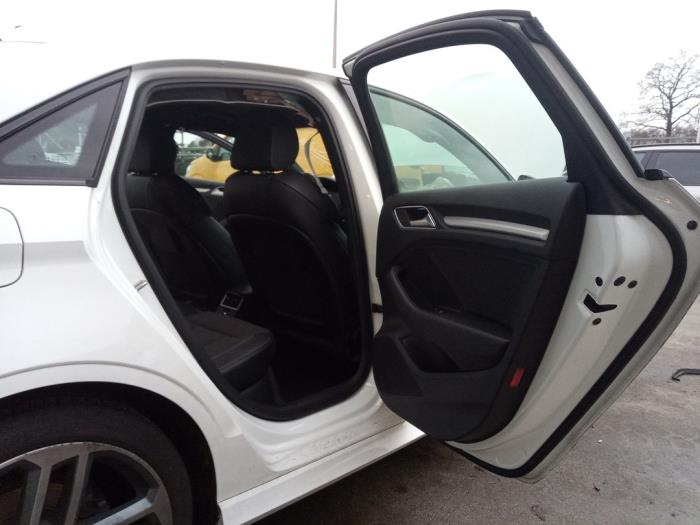 Audi A3 Limousine 1.5 TFSI 16V Sloopvoertuig (2019, Wit)