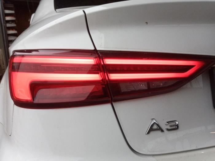 Audi A3 Limousine 1.5 TFSI 16V Sloopvoertuig (2019, Wit)