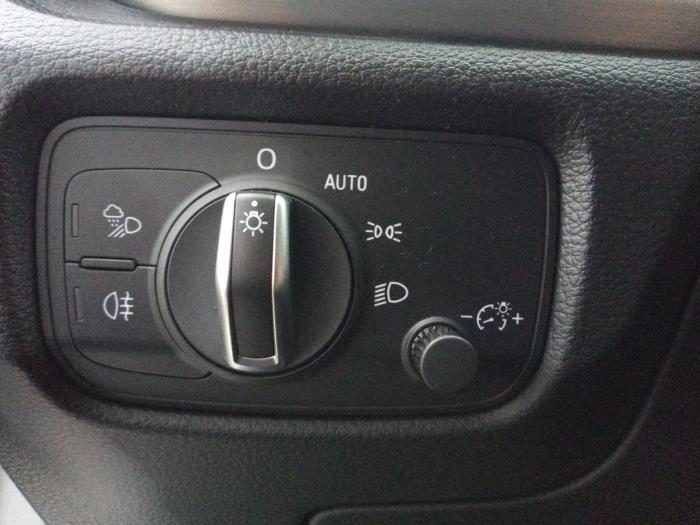 Audi A3 Limousine 1.5 TFSI 16V Sloopvoertuig (2019, Wit)