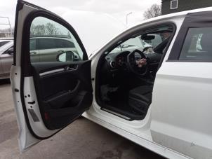 Audi A3 Limousine 1.5 TFSI 16V Sloopvoertuig (2019, Wit)