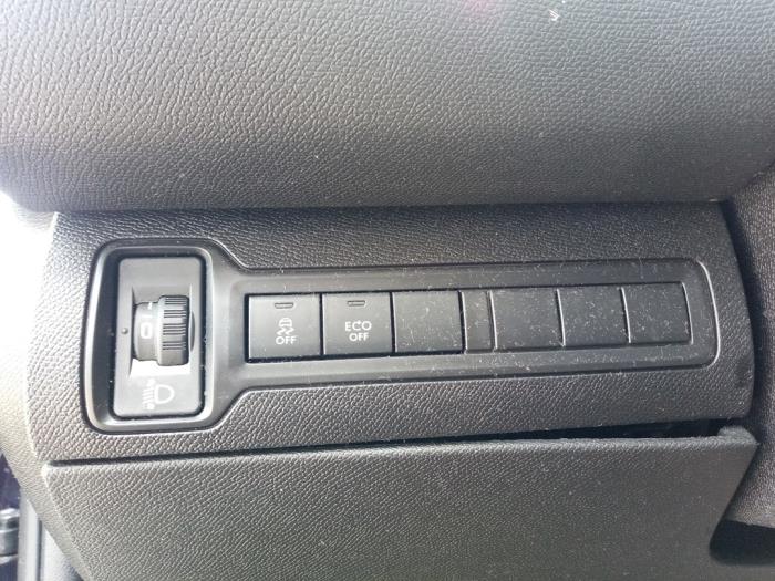 Peugeot 308 SW 1.6 BlueHDi 120 Sloopvoertuig (2015, Blauw)