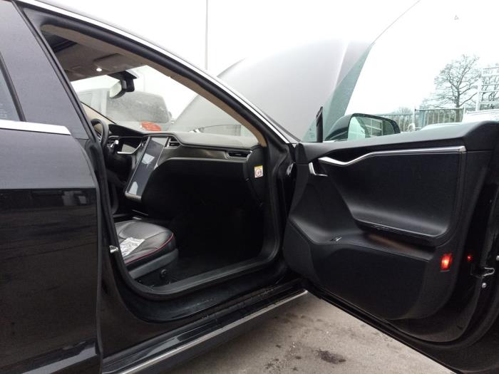Tesla Model S P85 Sloopvoertuig (2013, Zwart)