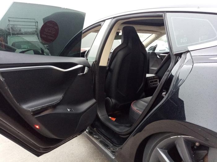 Tesla Model S P85 Sloopvoertuig (2013, Zwart)