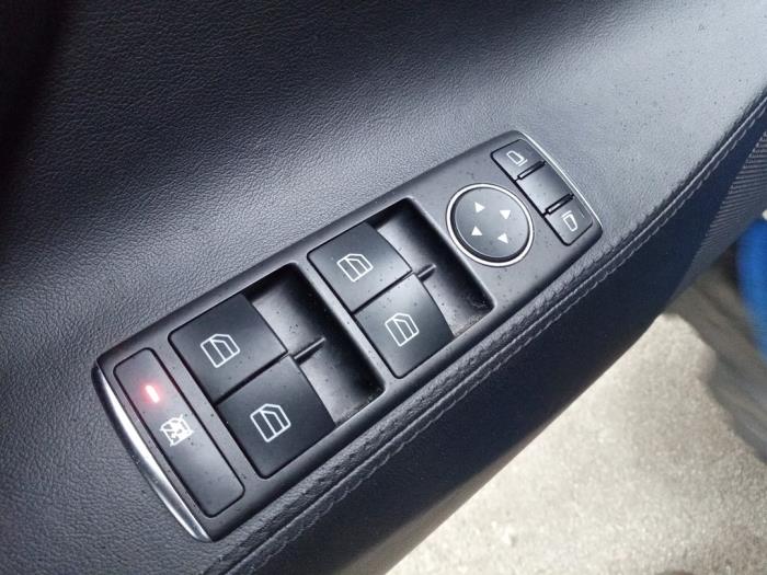 Tesla Model S P85 Sloopvoertuig (2013, Zwart)