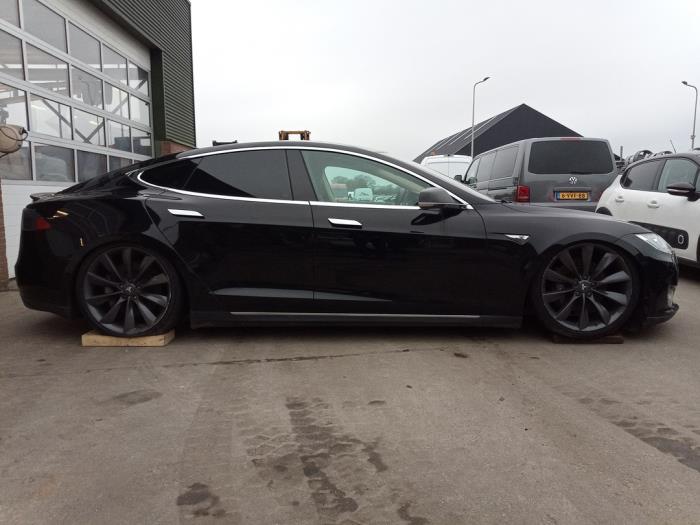 Tesla Model S P85 Sloopvoertuig (2013, Zwart)