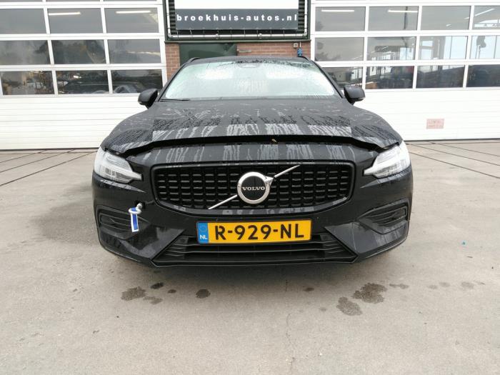Volvo V60 II 2.0 B3 16V Mild Hybrid Sloopvoertuig (2022, Zwart)