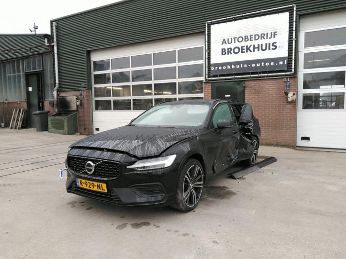 Volvo V60 II 2.0 B3 16V Mild Hybrid Sloopvoertuig (2022, Zwart)
