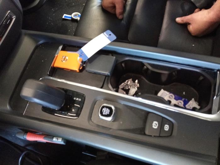 Volvo V60 II 2.0 B3 16V Mild Hybrid Sloopvoertuig (2022, Zwart)