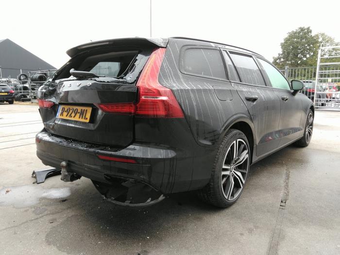 Volvo V60 II 2.0 B3 16V Mild Hybrid Sloopvoertuig (2022, Zwart)