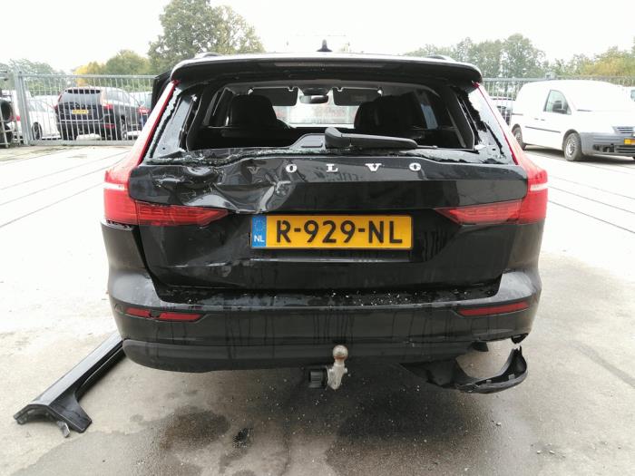 Volvo V60 II 2.0 B3 16V Mild Hybrid Sloopvoertuig (2022, Zwart)