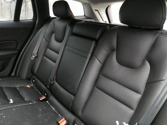 Volvo V60 II 2.0 B3 16V Mild Hybrid Sloopvoertuig (2022, Zwart)